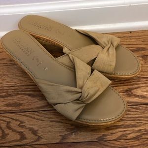 🍁 4/$16 🍁 Tan wedge sandals